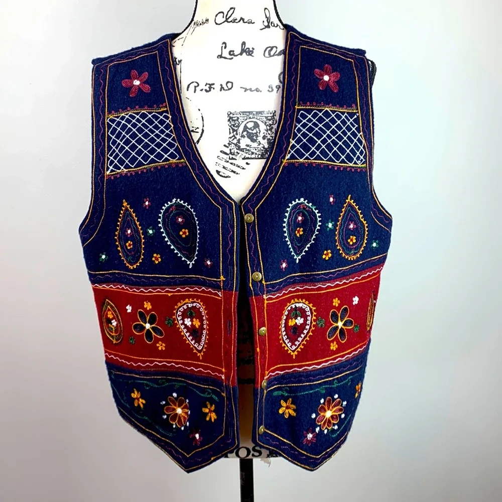 Van Heusen Vintage 90s Embroidered Wool Paisley And Floral Button Front Vest - Picture 3 of 7